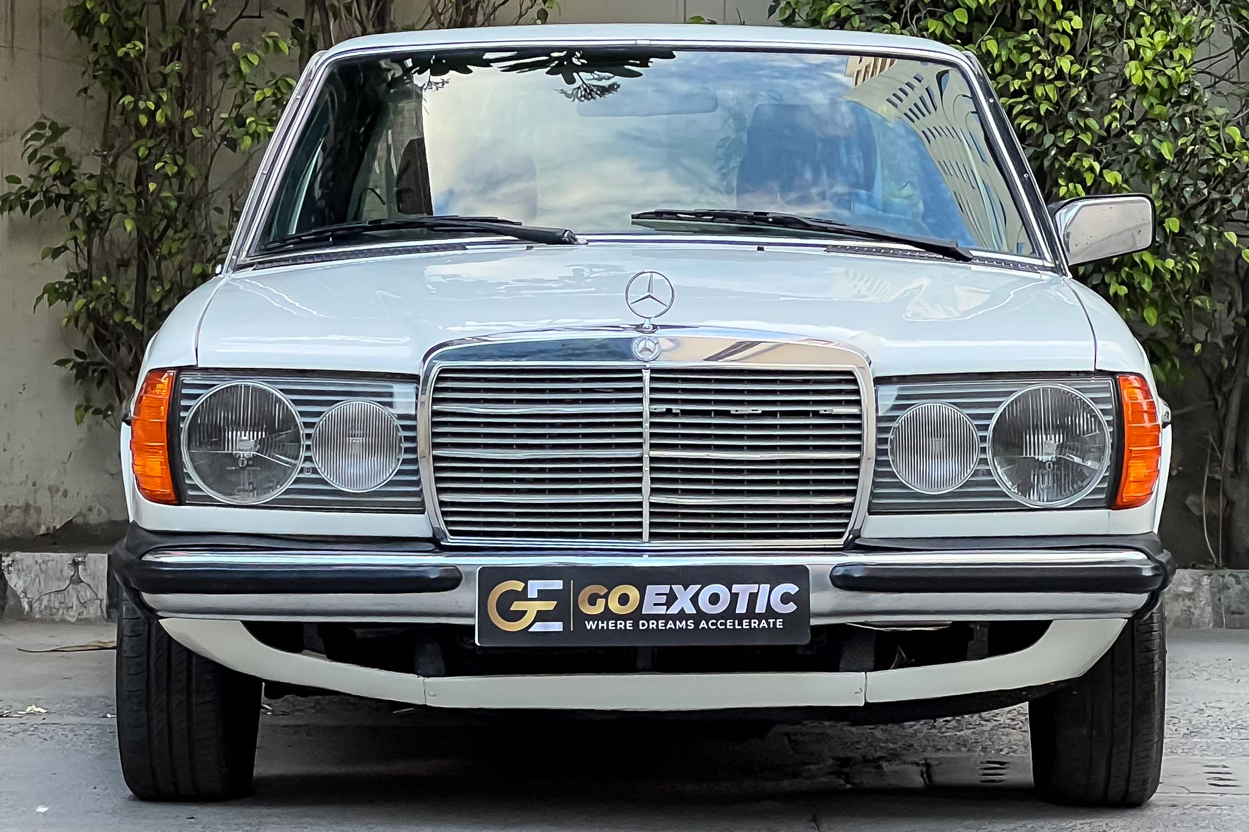 1989 Mercedes-Benz W123 pre-owned luxury car